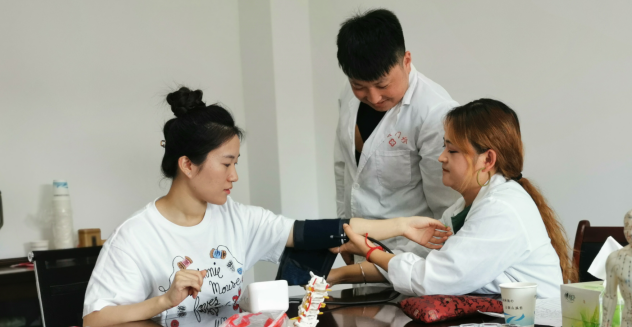 区排水公司联合上海中医药大学科创基地开展健康咨询服务活动