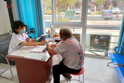 城南街道社区卫生服务中心开展“中国医师节”义诊活动